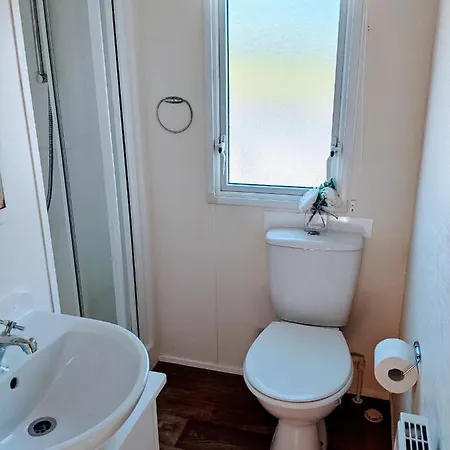 Apartment 4 Berth Couples And Family Caravan In Beautiful Newquay Bay *