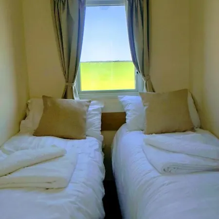 Apartment 4 Berth Couples And Family Caravan In Beautiful Newquay Bay *
